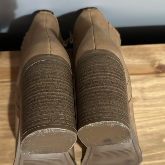 Universal Thread - Short Cowboy Style Boot - Picture 5 of 6